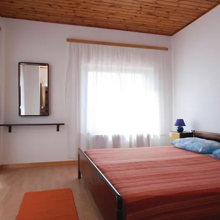 2 Bedroom Awesome In Barban